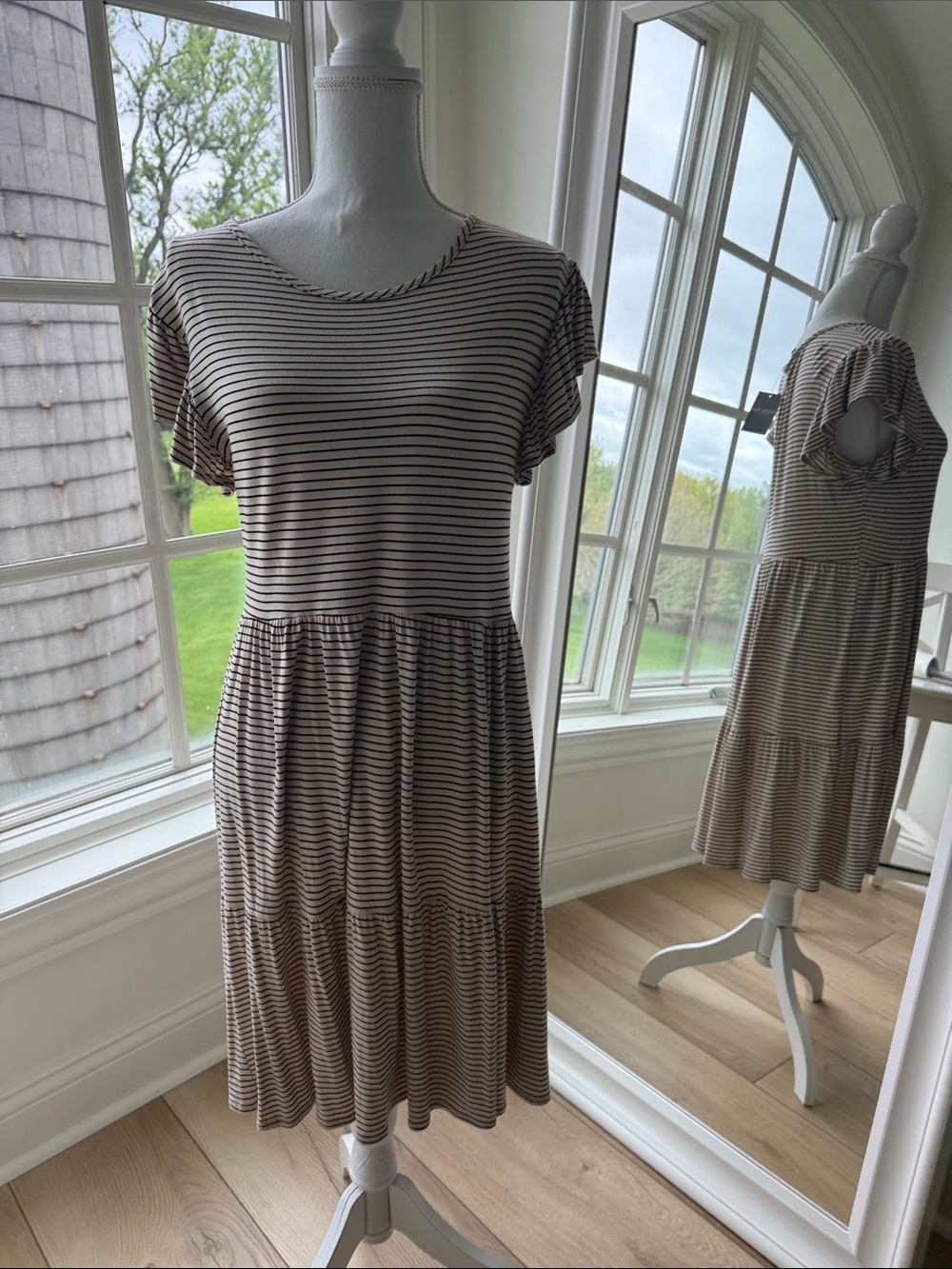 Striped Short-Sleeve Tiered Dress - Taupe/Black